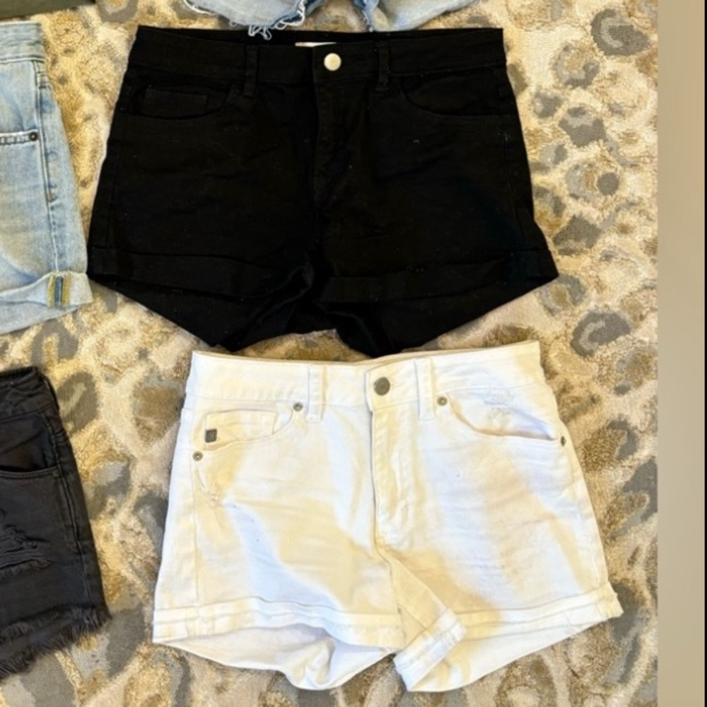 👖Bundle of 2 pairs of high waisted Jean shorts!